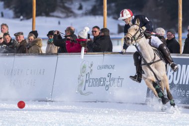 St. Moritz ( İsviçre ) - 30 Ocak 2016: Kar Polo Dünya Kupası St.Moritz 2016'da maç aktiviteleri