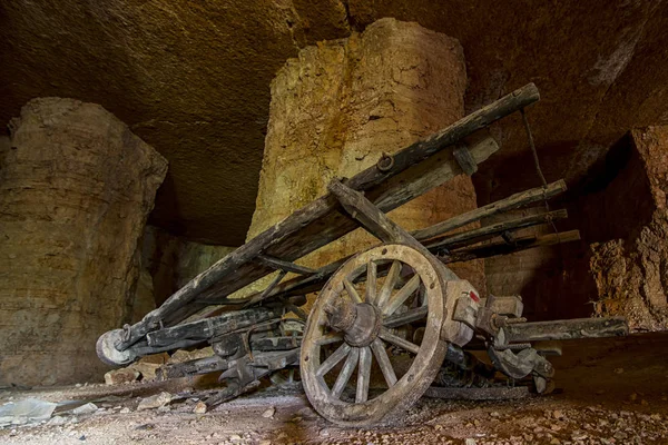 古い鉱山で放棄された戦車 — ストック写真