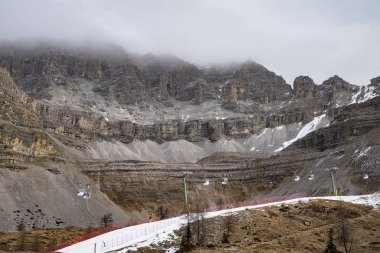 Brenta Dolomites manzara içinde Madonna di Campiglio (İtalya )
