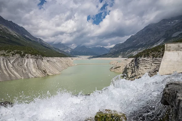 Lago Alpino Criado Por Uma Barragem Valtellina — Fotografia de Stock