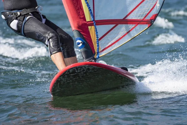 Windsurfen Auf Dem Wasser — Stockfoto