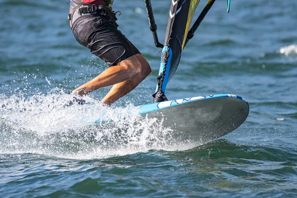 Windsurfen Auf Dem Wasser — Stockfoto