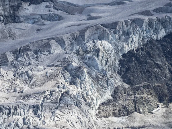 Gletsjer Moraine van Disgrazia mount in de Italiaanse Alpen in Valmalenco — Stockfoto