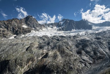 Valtellina İtalyan alplerinde Alp vadisi