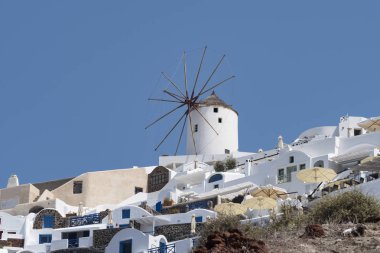 Santorini adasında yel değirmeni