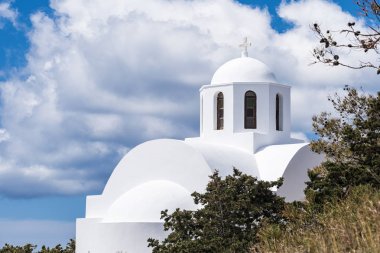 Santorini'deki Yunan çan kulesi