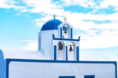 Santorini'deki Yunan çan kulesi