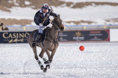 St. Moritz - 30 Ocak 2016: Kar Polo Dünya Kupası St.Moritz 2016'da maç aktiviteleri