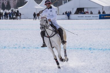 St. Moritz - 30 Ocak 2016: Kar Polo Dünya Kupası St.Moritz 2016'da maç aktiviteleri