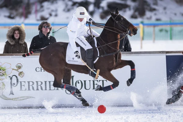 St. Moritz - 30 Ocak 2016: Kar Polo Dünya Kupası St.Moritz 2016'da maç aktiviteleri