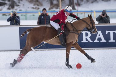 St. Moritz - 30 Ocak 2016: Kar Polo Dünya Kupası St.Moritz 2016'da maç aktiviteleri