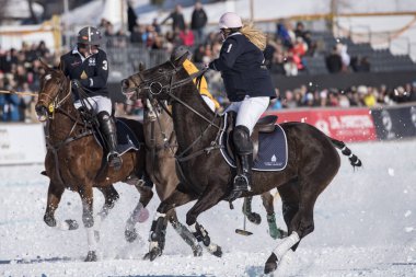 St. Moritz - 30 Ocak 2016: Kar Polo Dünya Kupası St.Moritz 2016'da maç aktiviteleri