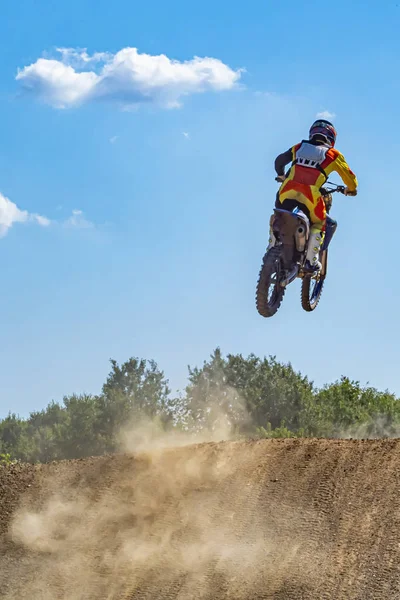 Motocross rider en un detalle de sendero —  Fotos de Stock