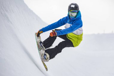 yamaçta Snowboarder