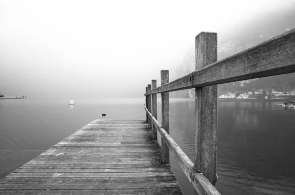 Jetée Bois Dans Paysage Marin Brumeux — Photo