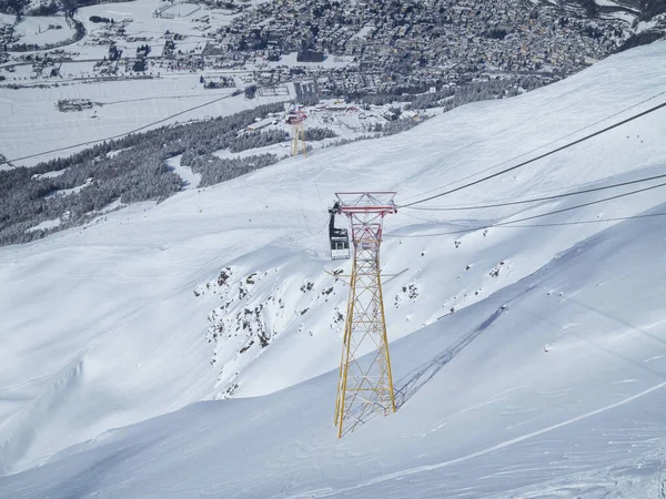 Uitzicht Bergen Kabelbaan Het Winterseizoen — Stockfoto