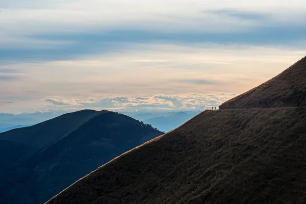 Trekingová Scéna Alpách Jezera Como Při Západu Slunce — Stock fotografie