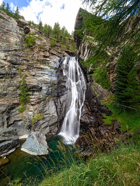 Cachoeira Lillaz Parque Nacional Gran Paradiso — Fotografia de Stock