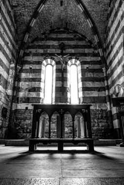 Porto Venere 'deki Aziz Peter Kilisesi' nin sunağı.