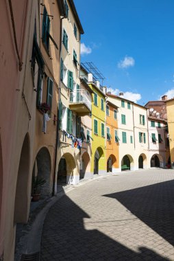 Varese Ligure 'daki renkli binalar