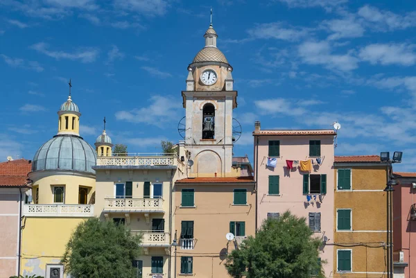 San Terenzo köyünün rıhtımı