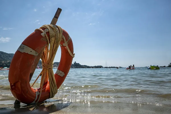 Lifebuoy Uma Praia Italiana — Fotografia de Stock
