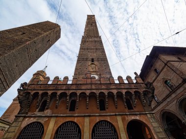 Bologna 'daki Asinelli Kulesi