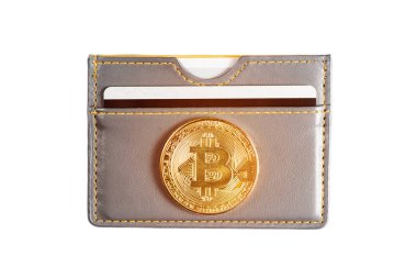 Cüzdan sanal para - altın bitcoin beyaz bir arka plan üzerinde kredi kartıyla sembolü.