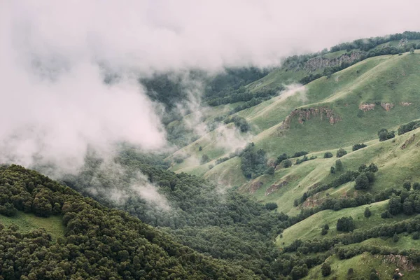 Cloudscape Niebla Sobre Valle Montaña Verano Hermoso Fondo Naturaleza — Foto de Stock