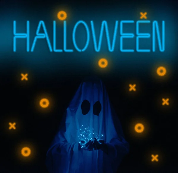 Witte geest en neon teken Halloween. — Stockfoto