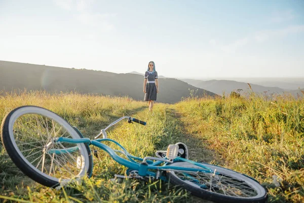 Young Woman Walking Rural Road Green Summer Meadows Bicycle Cruiser — Stock Photo, Image