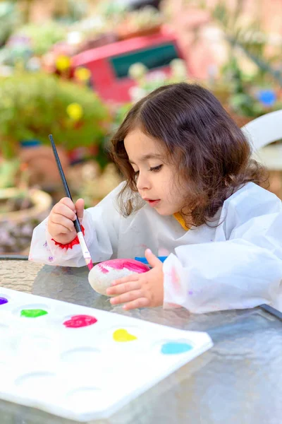 Retrato Pintura Infantil Verão Livre Kid Desenho Uma Pedra — Fotografia de Stock