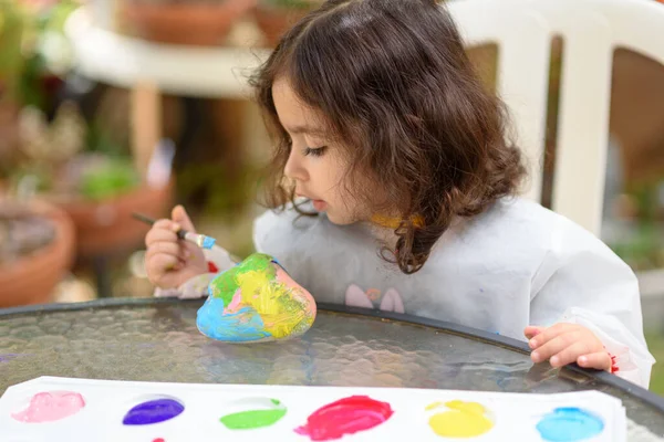 Retrato Pintura Infantil Verão Livre Kid Desenho Uma Pedra — Fotografia de Stock