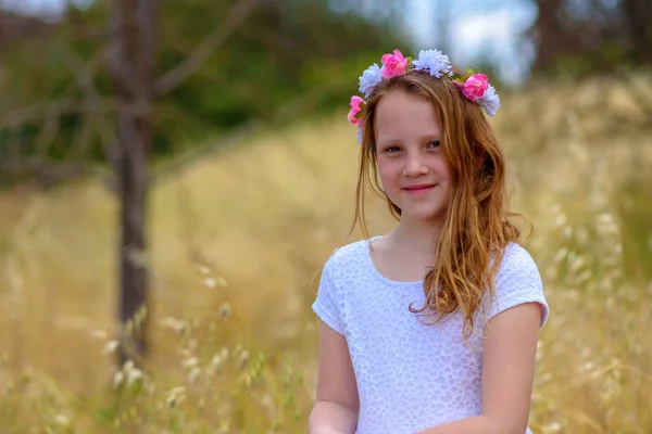 Porträt Entzückende Teenager Mädchen Auf Dem Weizenfeld Schawuot Sommer Oder — Stockfoto