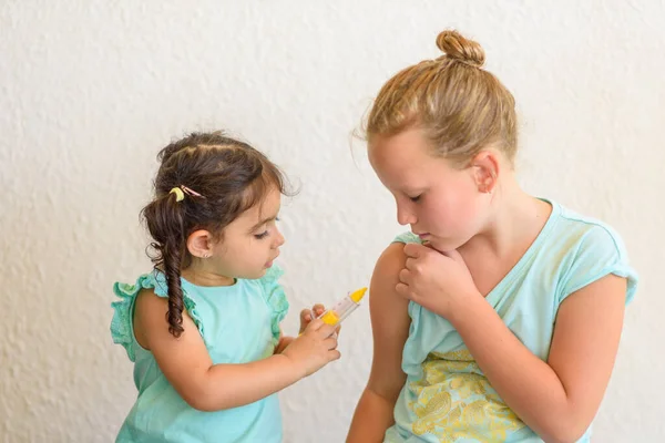 Little Girls Playing Doctor. — Stock Photo, Image