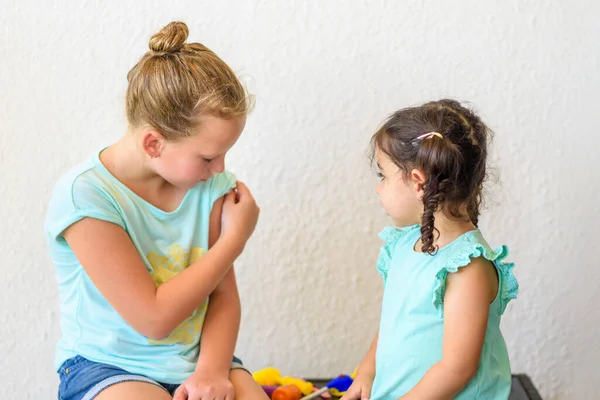 Little Girls Playing Doctor. — Stock Photo, Image