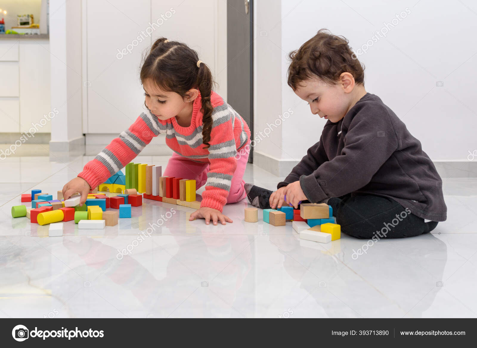 Niños Felices Juegan Con Cero Juguetes Desecho Diferentes Bloques