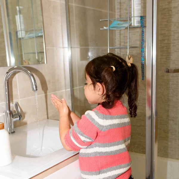 Toddler Bathroom Washing Hands Evening Family Home Child Washing Hand — Stock Photo, Image