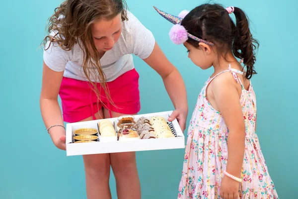 Young Woman Holding Box Sweets Little Toddler Reaches Food Outdoor — Stock Photo, Image