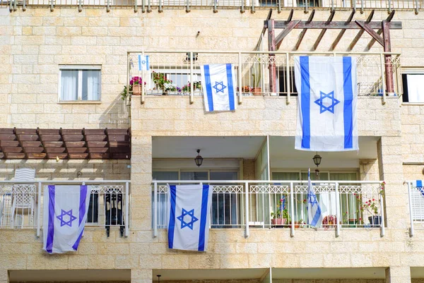 Передня Сторона Типового Будинку Ізраелі Прапорами Вікні Гіват Шаул Поблизу — стокове фото