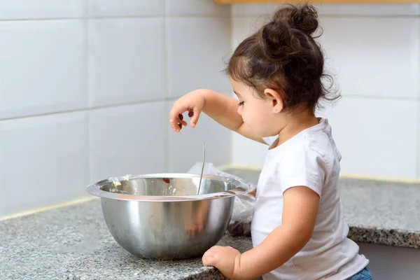 Kid Helping House Kittchen Little Child Girl Making Pancakes White — Stock Photo, Image