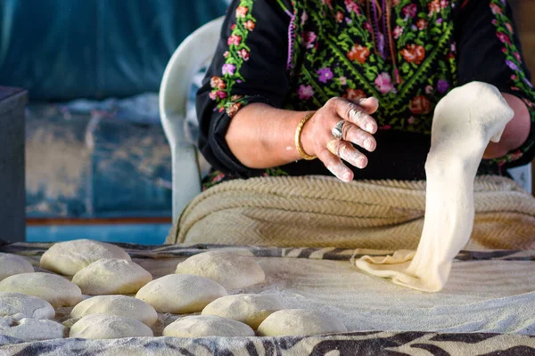 Close Old Arab Woman Hands Kneading Fresh Dough Taboon Bread — Stock Photo, Image