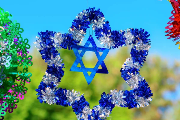 Kleurrijke Sukkot Sukkos Tinsel Blauw Wit Magen David Star Feestelijke — Stockfoto