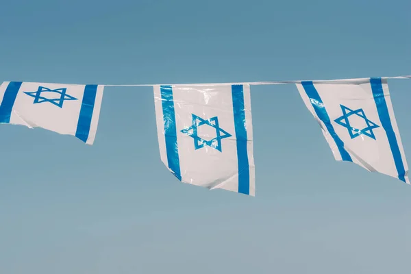 Drapeaux d'Israël pour la fête de l'indépendance des Israéliens, Yom Haatzmaut. — Photo