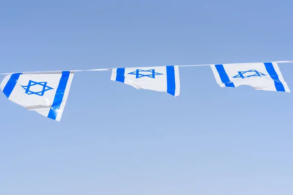 Drapeaux d'Israël pour la fête de l'indépendance des Israéliens, Yom Haatzmaut. — Photo
