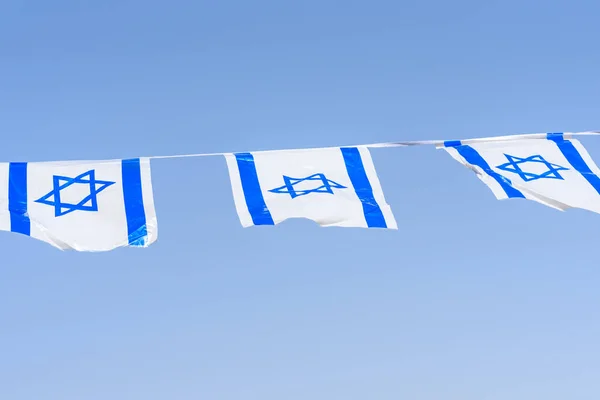 Drapeaux d'Israël pour la fête de l'indépendance des Israéliens, Yom Haatzmaut. — Photo