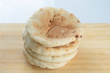 Tahtada pide ekmeği.