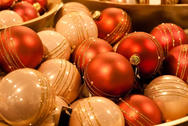 Kerstbal Rood Goud Kleur Van Kerstballen Kom Decoratie Voor Kerstmis — Stockfoto
