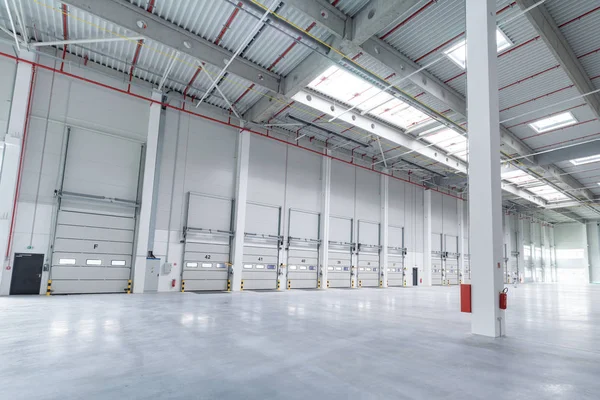 lojistik kompleksinde depo