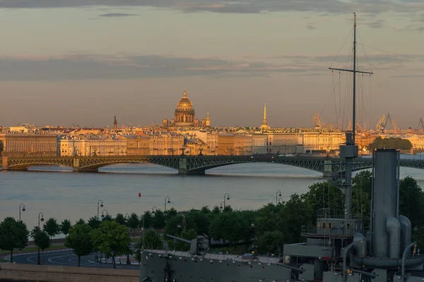 panorama St Petersburg. Neva nehri ve St. Isaacs Katedrali